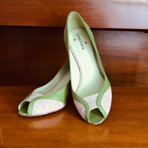 Coclico Selena Peep Toe Pump